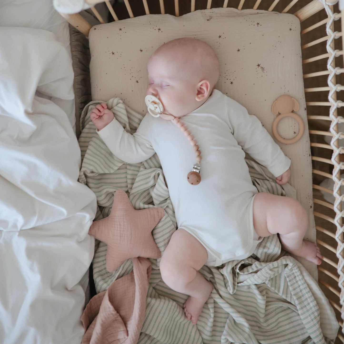 Extra Soft Muslin Fitted Crib Sheet | Falling Stars